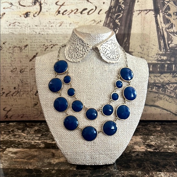 Jewelry - Elegant Blue Statement Necklace EUC